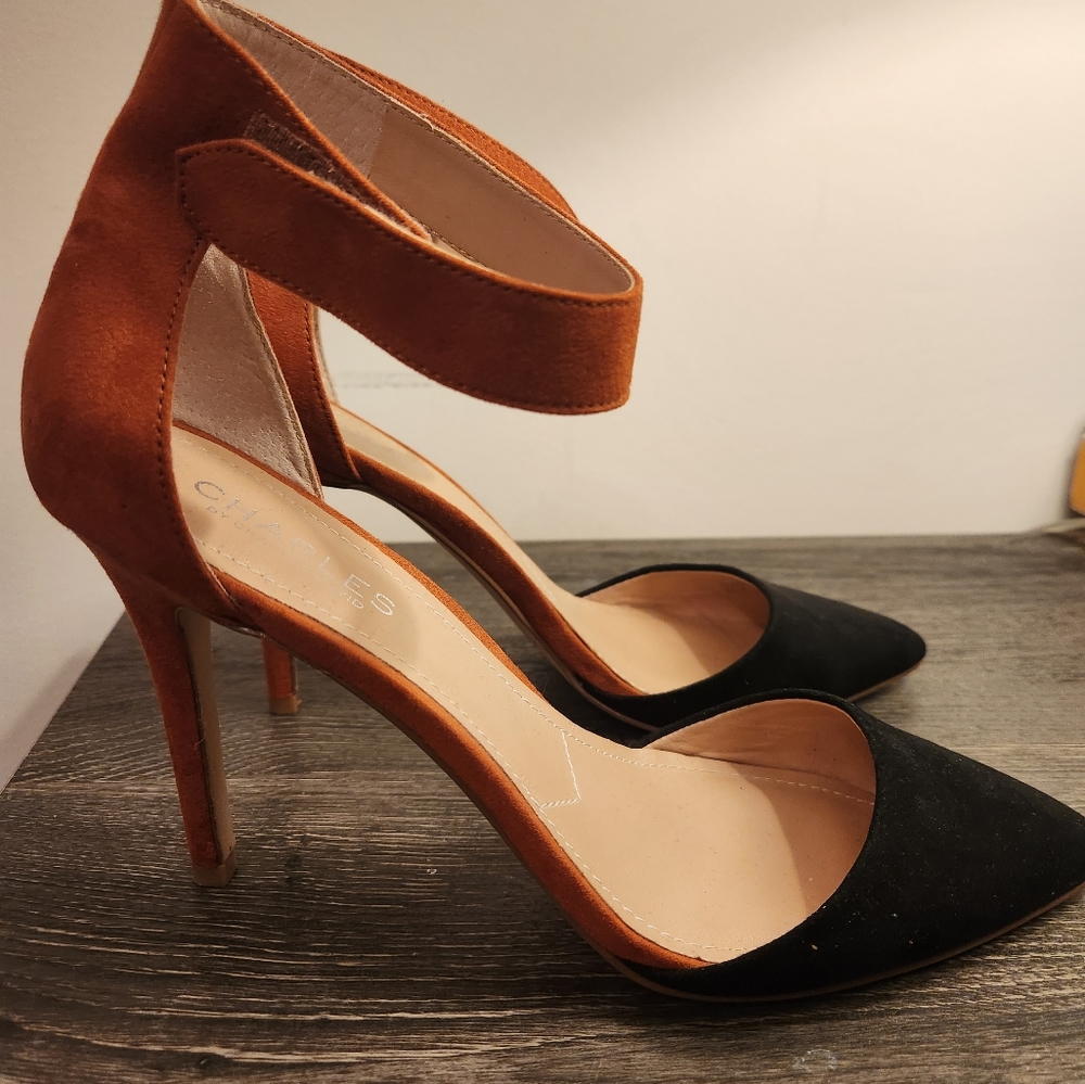 Charles by Charles David Orange Black Suede Strap Pump Heels Almost New Size 8.5